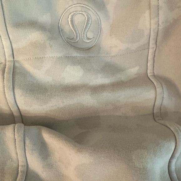 Lululemon Scuba Full-Zip Cropped Hoodie size 8 Leopard Grey EUC - Picture 4 of 4